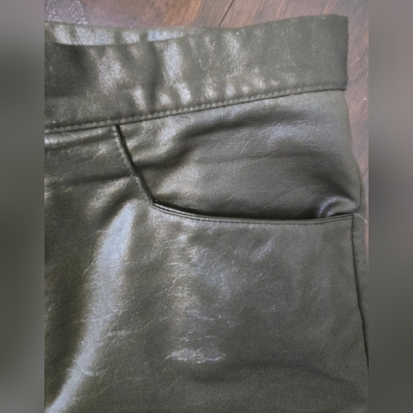 Vintage Olive Green Faux Leather Pants 80s Highrise Made In Canada Size S - Picture 5 of 7